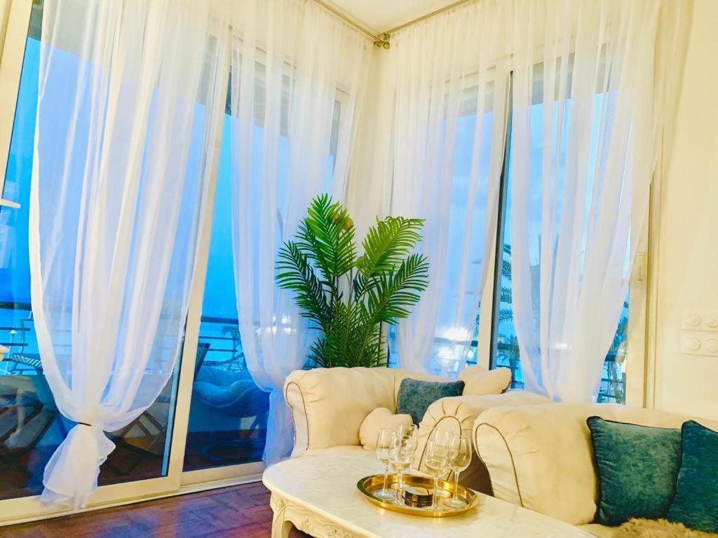 Endless Stunning Mediterranean Sea Views Promenade Des Anglais นีซ ภายนอก รูปภาพ